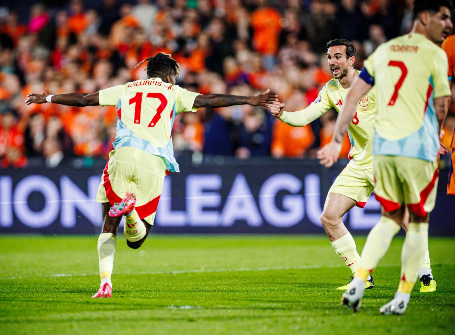 墨西哥国脚精彩进球,助球队获胜 墨西哥国脚精彩进球,助球队获胜