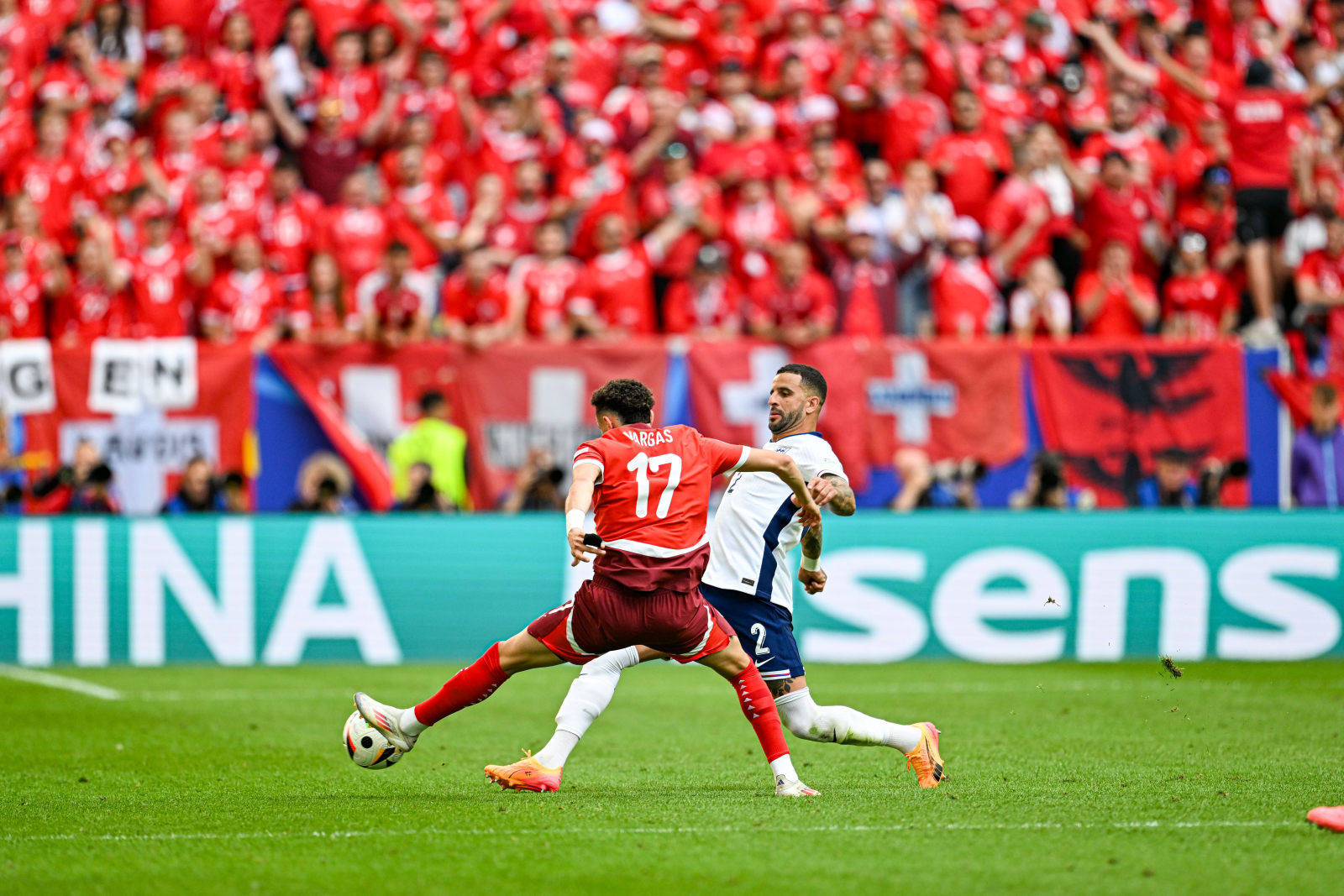 瑞士主场告捷，英格兰小组出局