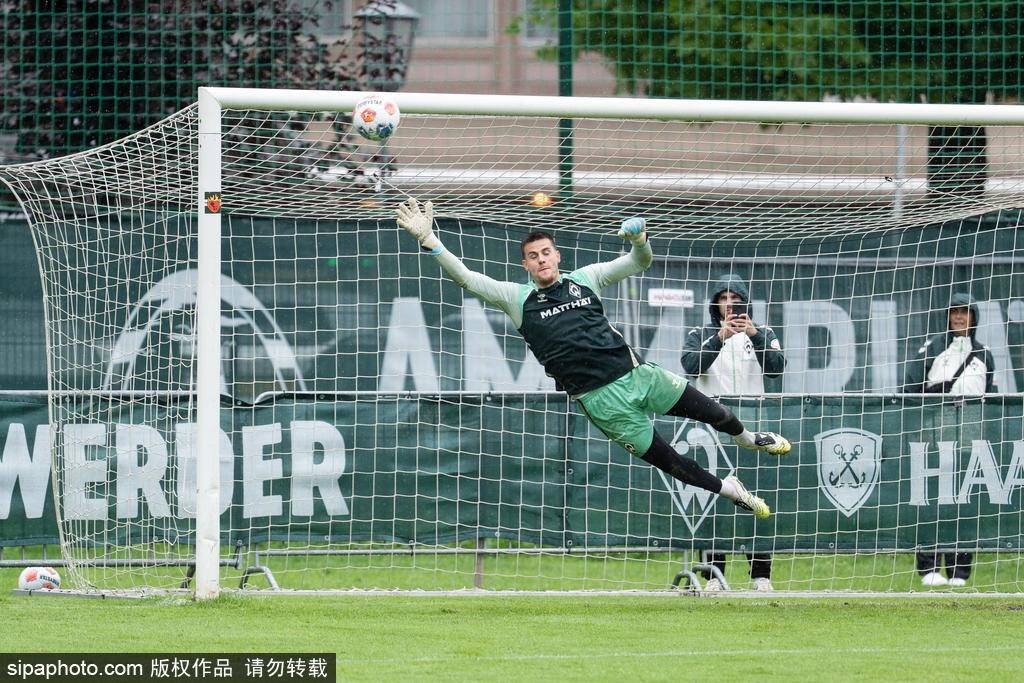 关于阿森纳队门将因伤痊愈将回归训练的信息