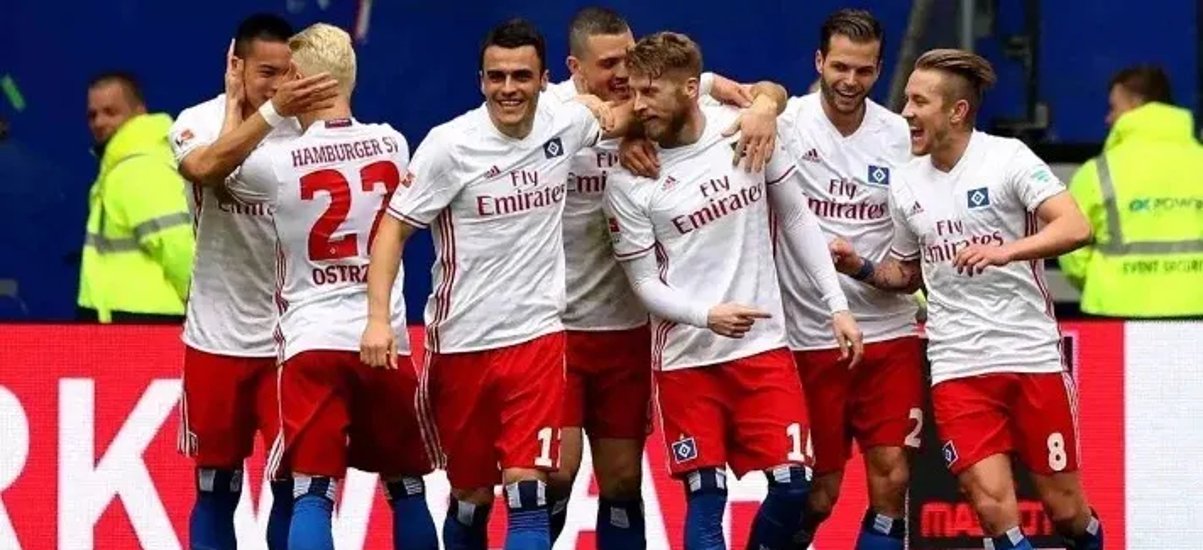 奥格斯堡队球员集体动员逆袭，德甲惊险胜出