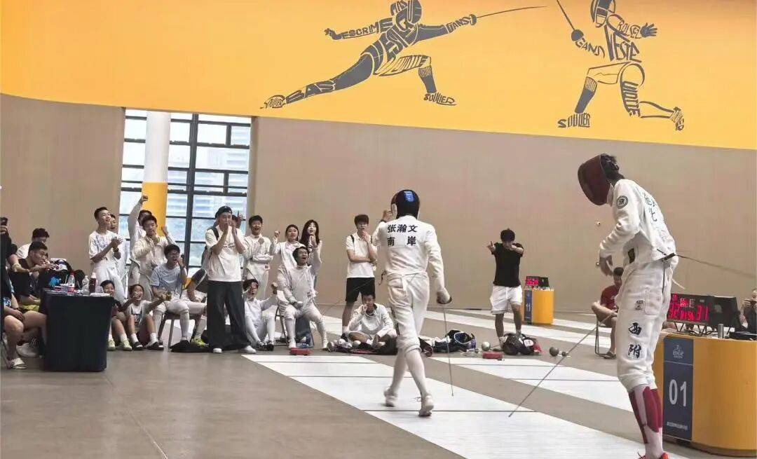 美国选手斩获击剑金牌，惊人表现