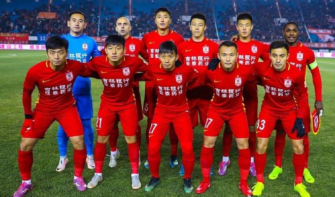 重庆斯威客场爆冷取胜，反超强劲对手