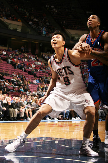 山东队险胜尼克斯，易建联关键制胜