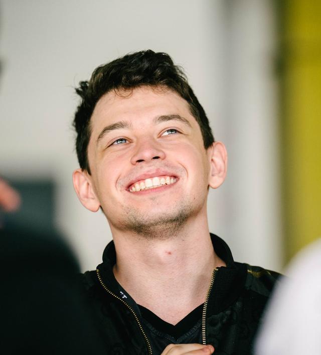 包含TI国际邀请赛惊险逆转取胜，粉丝狂欢不已的词条