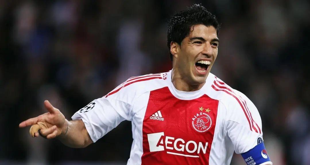 荷兰险胜利物浦,苏亚雷斯高光表现 荷兰险胜利物浦,苏亚雷斯高光表现