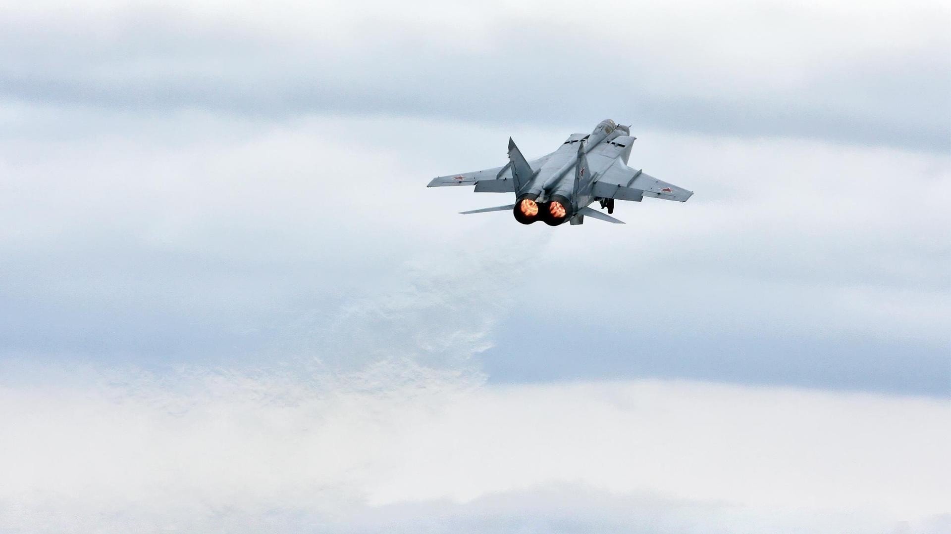 绿茵主宰!阿坎吉攻防统治全场,勒沃库森轻取塞维利亚